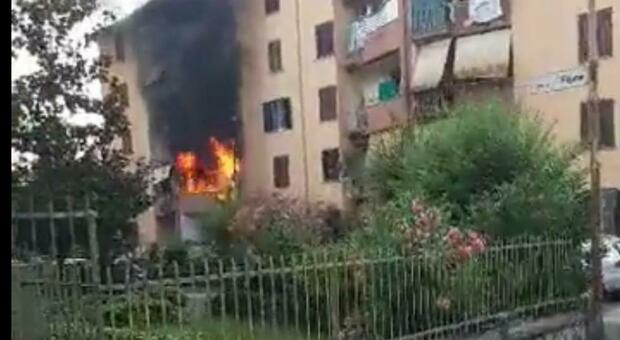 Frosinone, incendio in un appartamento di piazza Fiume Il video