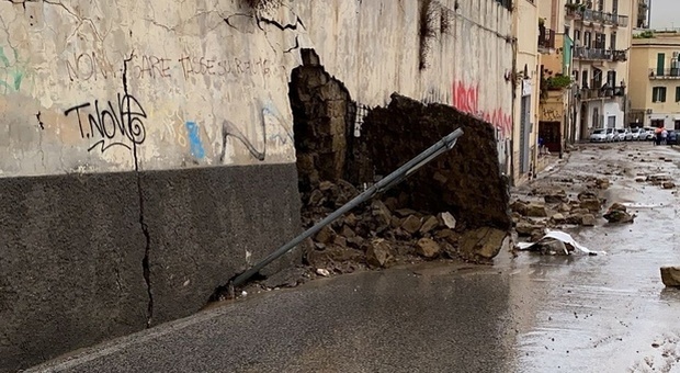 Maltempo a Pozzuoli, il sindaco: «Disagi per l'eccezionale quantità di pioggia»