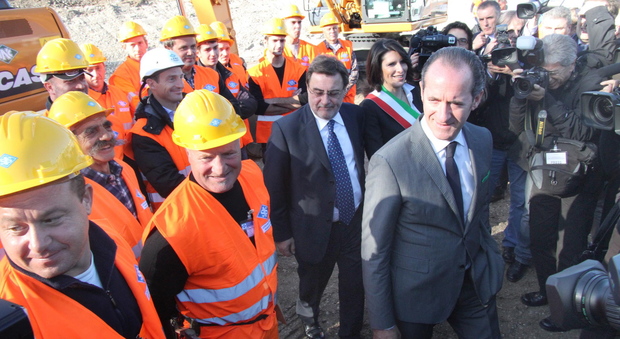 Luca Zaia all'inaugurazione dei cantieri Spv a Romano d'Ezzelino nel 2011 con l'allora assessore Chisso