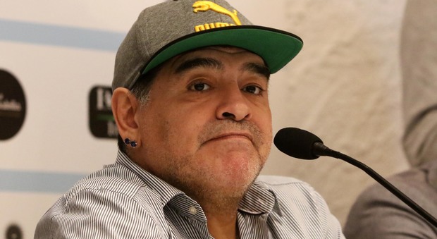 Napoli, cene e festa sul palco: 180mila euro a Maradona