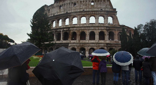 Meteo, le previsioni del weekend: pioggia a Roma e Napoli, allerta maltempo al Nord
