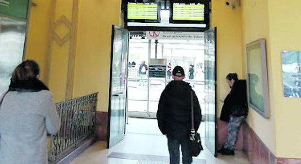 Trastevere, turista rapinata alla stazione: una donna cilena aggredita e derubata dai rom in ascensore