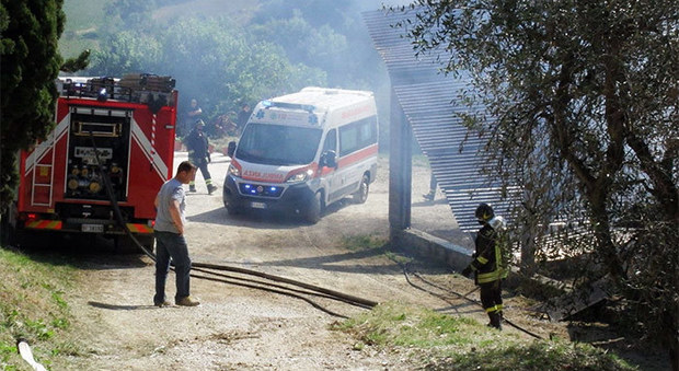 L'ambulanza sul luogo dell'incendio