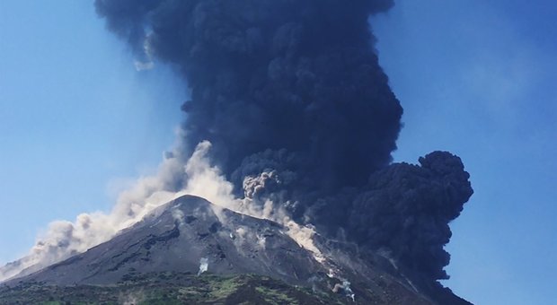 Stromboli, sale il livello d'allerta: si temono nuove eruzioni