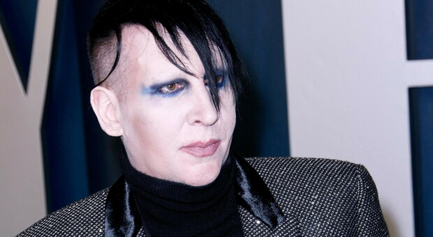 Marilyn Manson è ricercato dalla polizia: mandato d'arresto per aggressione