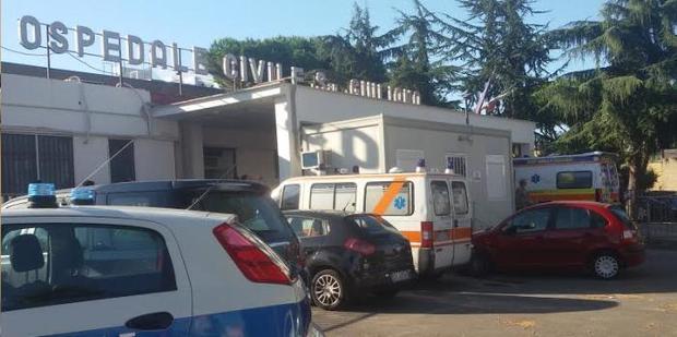 Giugliano, muore dopo il ricovero al S. Giuliano: la polizia sequestra la salma di un 76enne