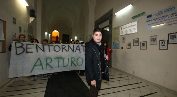 Napoli, aggredito da babygang: Arturo oggi è a scuola. Il pm: faccia a faccia con aggressori