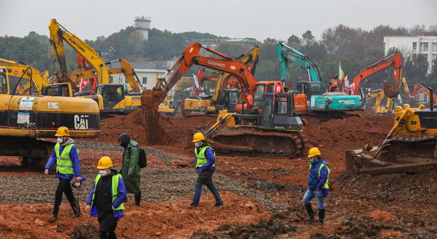 Coronavirus, un nuovo ospedale a Wuhan: lavori già iniziati, sarà costruito in 10 giorni