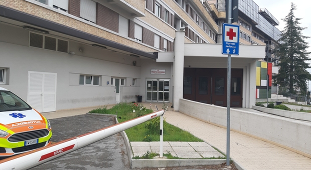 Fermo, reparti contagiati dal Coronavirus: l'ospedale Murri in crisi. Ieri cinque decessi