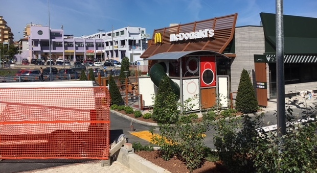 McDonald's, conto alla rovescia finito Mercoledì l'apertura: 40 assunzioni