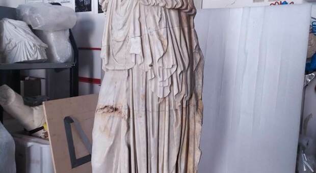 Sorpresa dal restauro della statua rinvenuta a Baia: è Apollo con la lira
