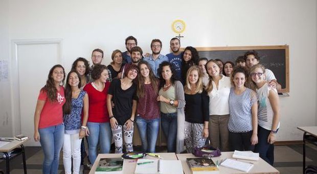 Fermo, la bella Claudia Filipponi dopo Miss Italia torna in classe a studiare greco antico