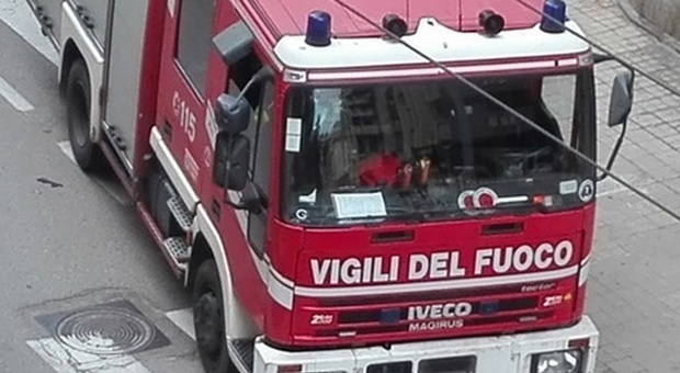 Incendio alla scuola primaria e fumo nel corridorio a Torino: lezioni sospese per i bimbi