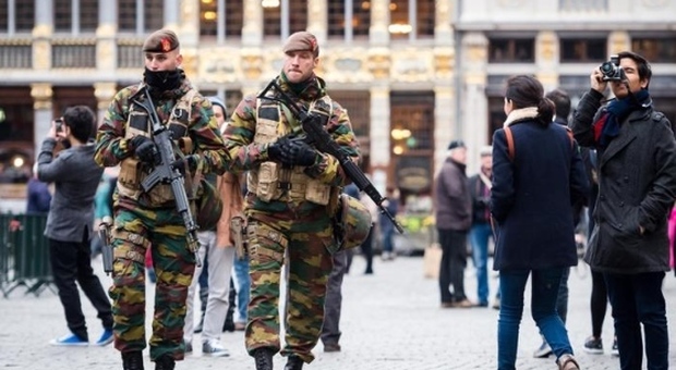 Belgio, arrestati 3 presunti terroristi: «Volevano colpire durante la partita con l'Irlanda»