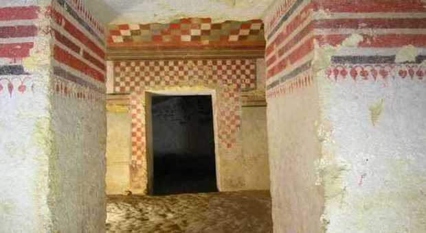 Graffiti, croci e riti sessuali: apre la tomba etrusca dei Templari