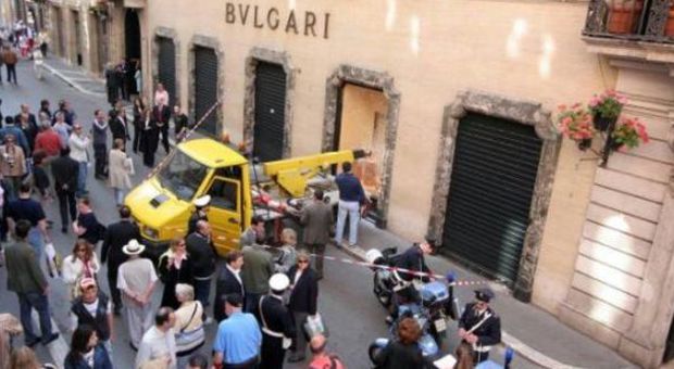Nel 2006 l'assalto a Bulgari di via Condotti con un carro attrezzi