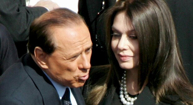 Berlusconi positivo, l'ex Veronica Lario: «Sono addolarata e un po' preoccupata»