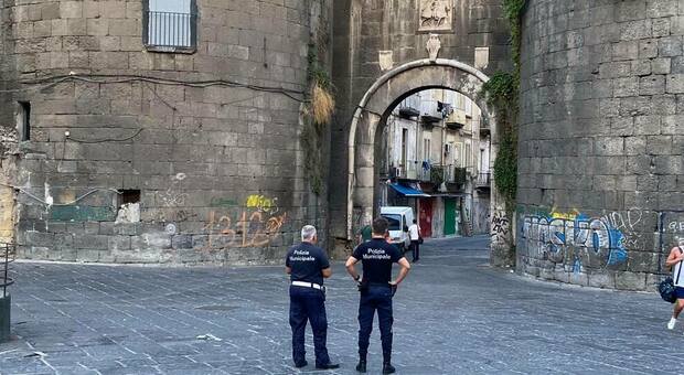 Napoli, 150 vigili urbani in quarantena: 14 contagiati nella stessa caserma