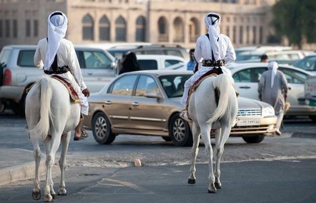 Qatar, turista olandese denuncia di essere stata stuprata: la polizia la arresta per adulterio