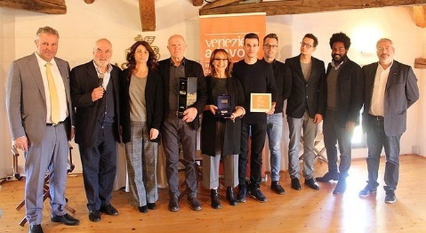 La premiazione dello chef Antonio Dal Lago e dello staff del Casin del Gamba di Altissimo (Vi)