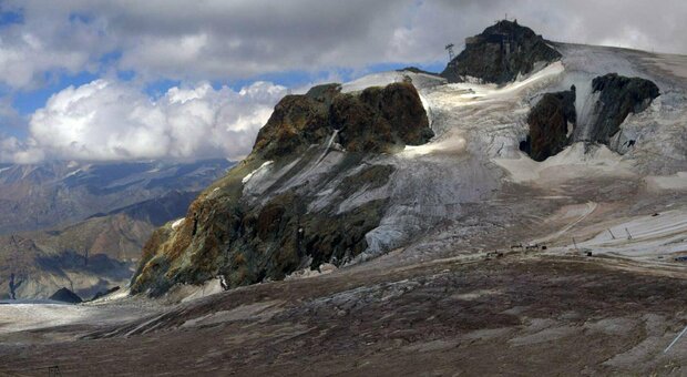 Resti umani e un relitto: le scoperte choc dopo lo scioglimento dei ghiacciai in Svizzera