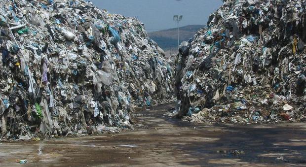 Chiude la discarica di Serino: «Stop alla raccolta dei rifiuti»