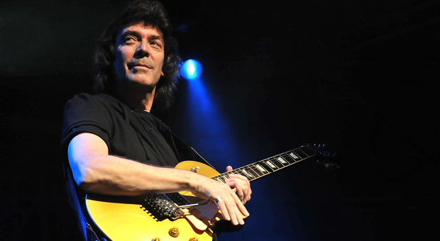 Steve Hackett: «Il mio rock pacifista», l'ex chitarrista dei Genesis in concerto al Foro Italico di Roma
