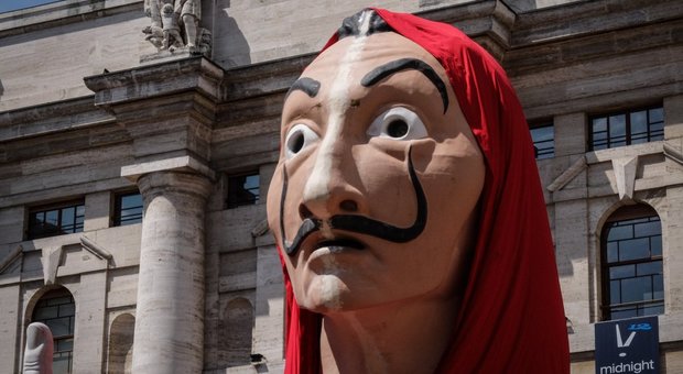 La Casa di Carta, a Milano maschere in piazza Affari per il lancio della terza serie