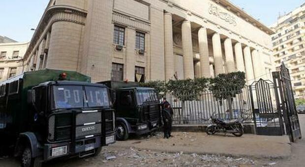 Egitto, protesta dopo 4 anni di custodia cautelare: sciopero della fame per la figlia di un leader della Fratellanza