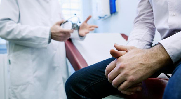 Cancro alla prostata, allarme urologi: "Boom di casi tra gli under 50"