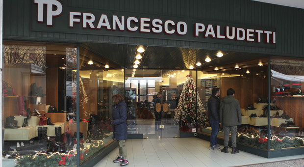Dopo 43 anni chiude Paludetti, lo storico negozio di calzature del centro