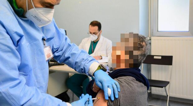 Lazio: dai medici di famiglia vaccino anti-influenzale in contemporanea con quello anti-Covid