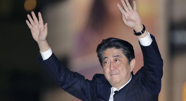 Giappone, Shinzo Abe verso la conferma: chiede un mandato forte dopo il sorvolo dei missili nordcoreani