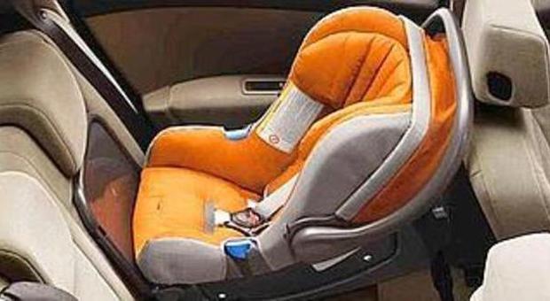 Bimba schiacciata dall'airbag: ecco le regole per viaggiare sicuri