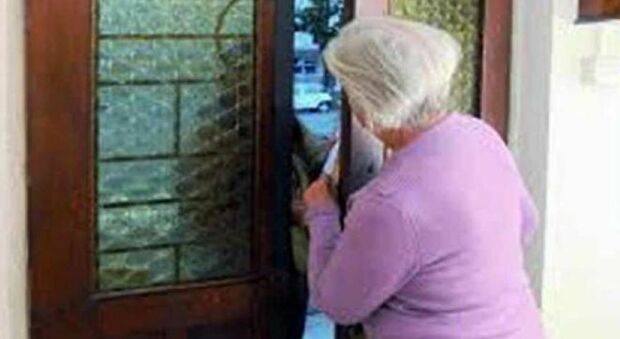 Anziana fa entrare in casaa Senigallia due finti tecnici. «C’è una perdita d’acqua». Rubati soldi e gioielli