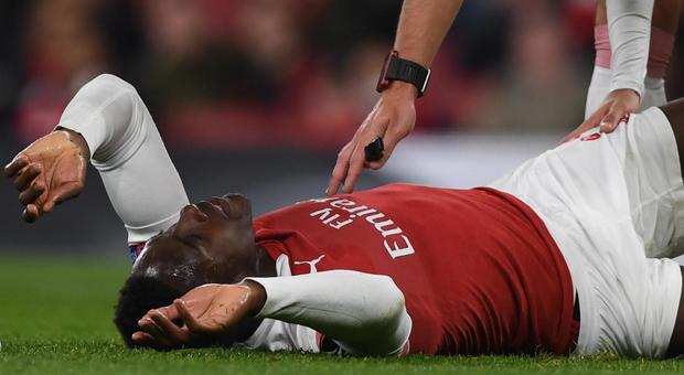 Arsenal, infortunio choc per Welbeck: sospetta frattura di tibia e perone Video