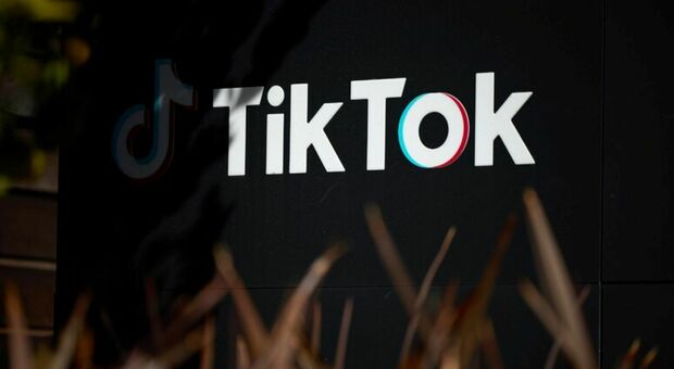 TikTok multata da Antitrust: «Controlli sui minori inadeguati». Sanzione di 10 milioni