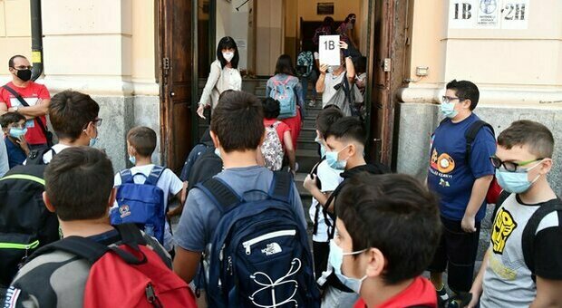 Scuola, Roma inizia il 3 e 4 giugno a fare le prove tecniche per settembre: ecco i primi test salivari agli studenti più piccoli. Risultati lampo