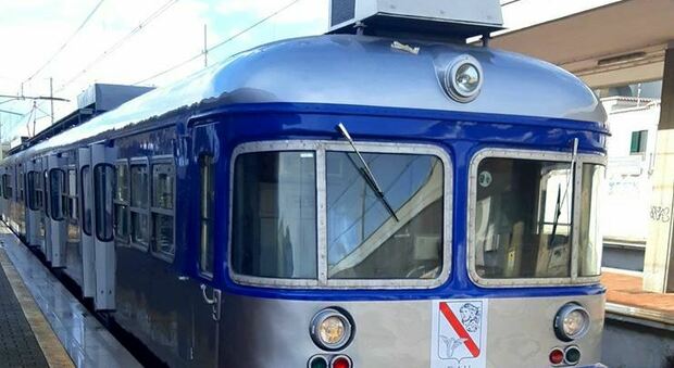 Cumana, treno bloccato per un guasto alla stazione di Bagnoli: soppressioni e ritardi sulla linea