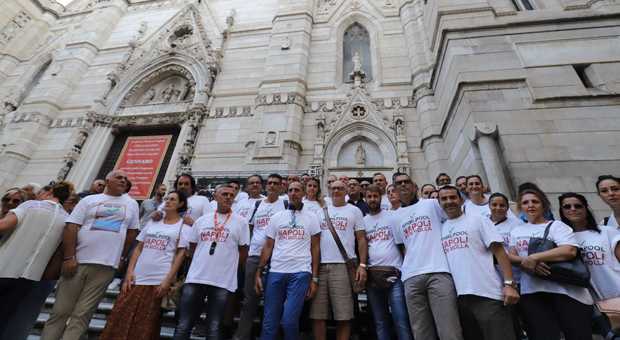 San Gennaro con i lavoratori: sit-in di Whirlpool e American Laundry al Duomo di Napoli