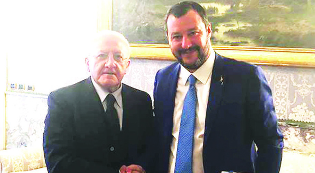 De Luca: «Salvini veniva spesso a Napoli? Non da ministro, ma per mangiare i friarielli»