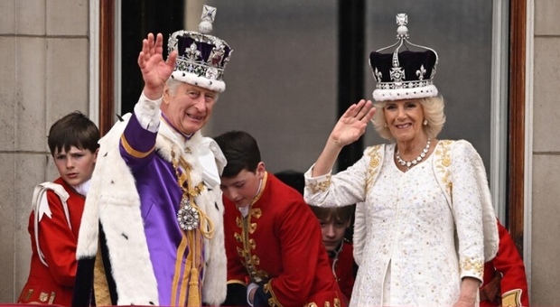 Camilla reggente, con Kate, William e Re Carlo fuori gioco ora il regno è nelle sue mani