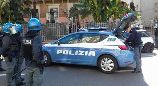 Padova, festa con grigliata nel condominio: dodici giovani denunciati e multati