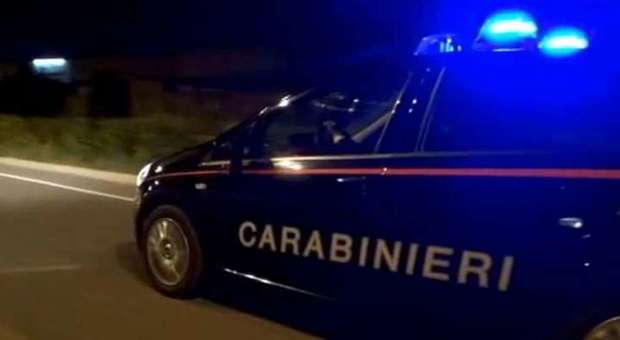Battipaglia, rissa tra giovani davanti al bar: intervengono i carabinieri