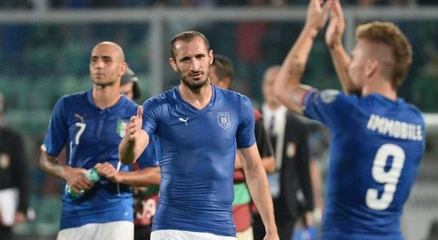 L'Italia batte l'Azerbaigian per 2-1: fa tutto Chiellini, doppietta e autogol