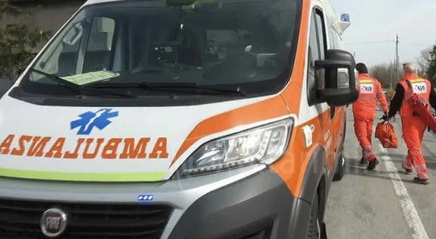 Incidente tra due veicoli, lo scontro provoca quattro feriti: statale Adriatica chiusa in direzione Bari
