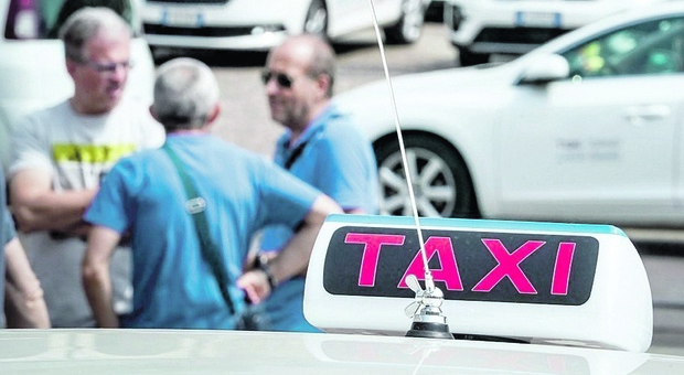 Taxi, 20% di licenze in più ma non cumulabili, la spinta alla doppia guida: basterà una comunicazione