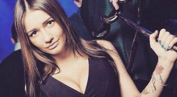 Modella suicida a 24 anni: «Mollata dal fidanzato perché faceva la escort». Sognava una vita nel lusso