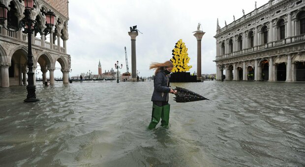 Acqua alta a Venezia oggi: Mose attivato contro la marea