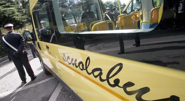 Il sindaco rinuncia all'indennità di 6.500 euro per garantire lo scuolabus ai bimbi terremotati